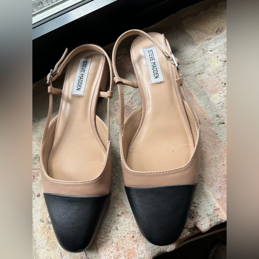 Steve Madden Beige and Black Loafers